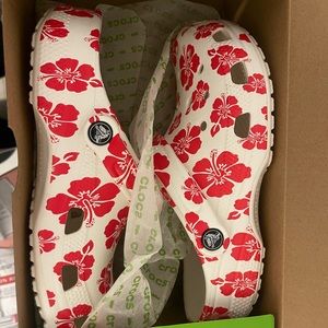 Hibiscus Crocs 🌺